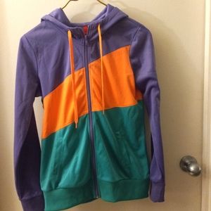 H&M Colorful Sweatshirt with hoodie. Divided by H&M. Size 6. Retro. Brand new